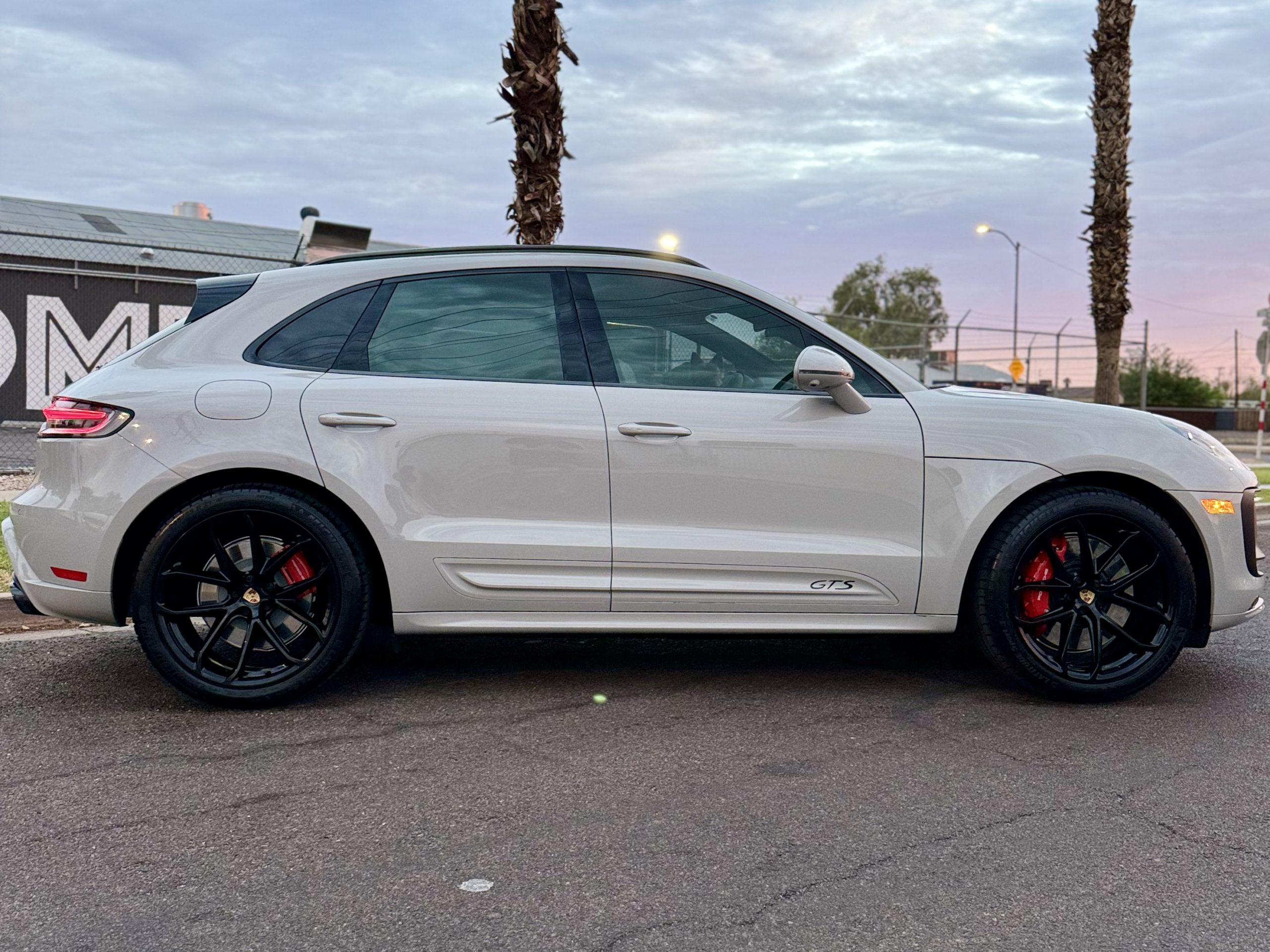 Macan Side